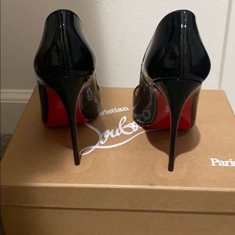 Christian Louboutin - Picture 3 of 4
